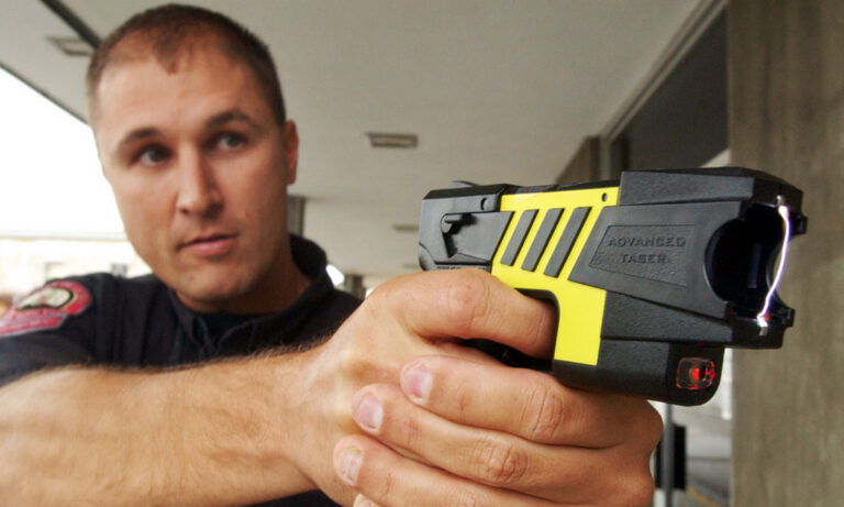 I taser (dissuasori elettrici per autofifesa): guida aggiornata al 2024